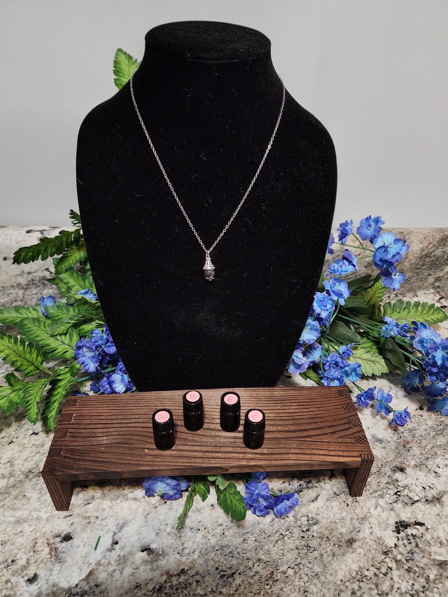Stainless Steel Aromatherapy Necklace with Essential Oil